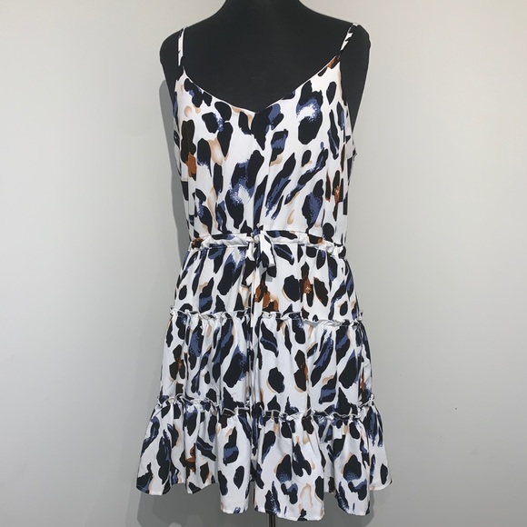 Only 1 left, size large! Classy but sassy dress - Picture 3 of 7